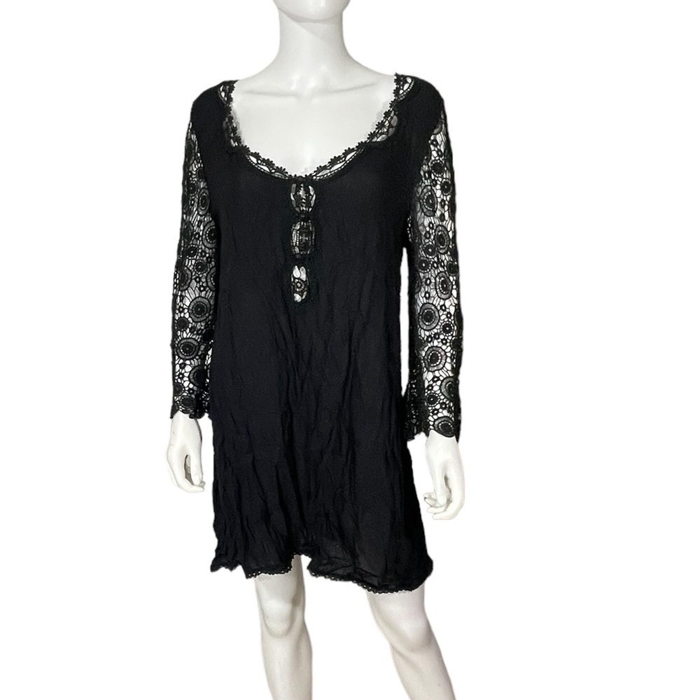 Umgee Black Sheer Crochet Long Sleeve Dress
New - Picture 3 of 6